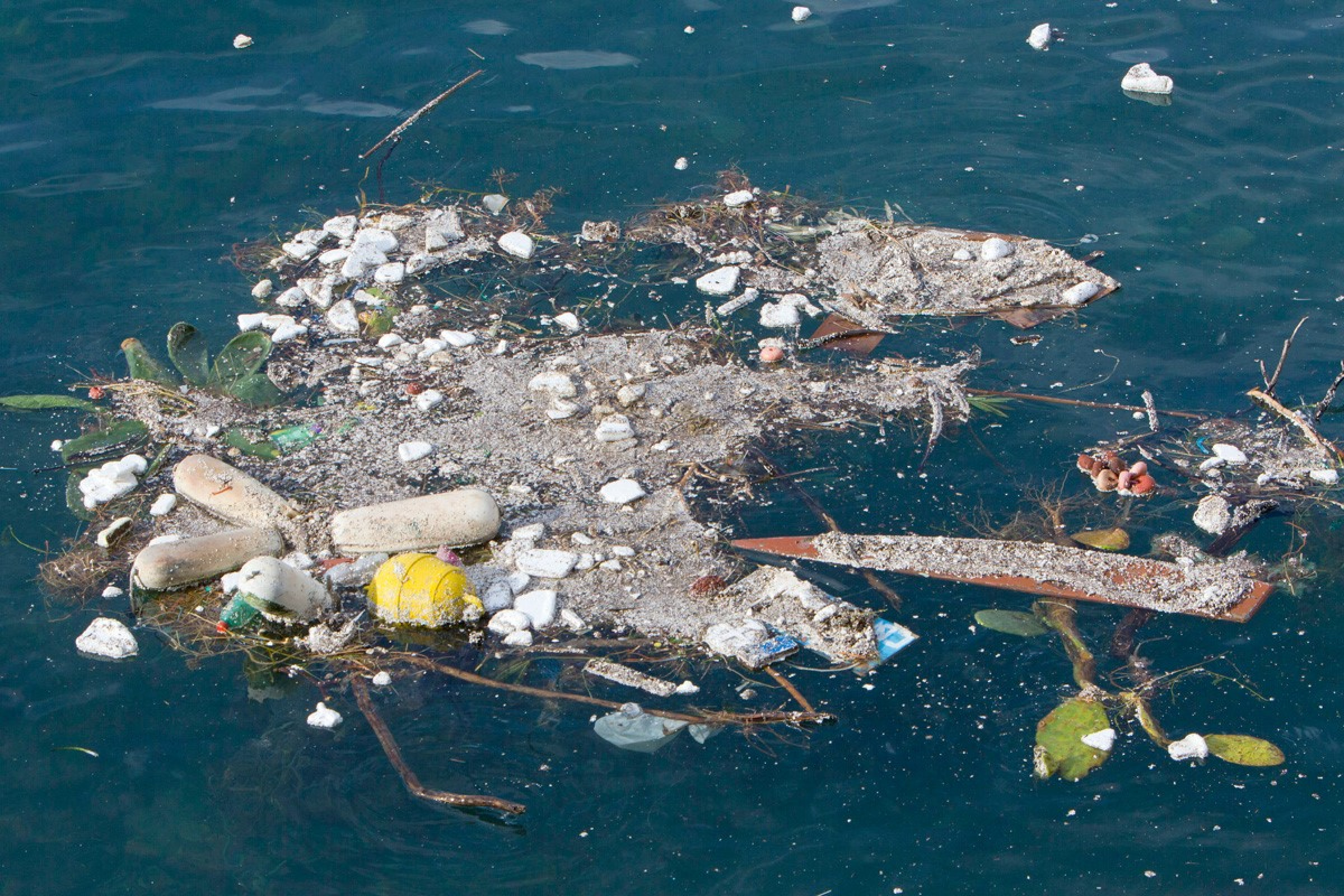 Глобальная проблема отходы. Мусорное загрязнение мирового океана. Загрязнение мирового океана мусорные острова. Загрязнение Мировых океанов. Загрязнение мирогого океан.